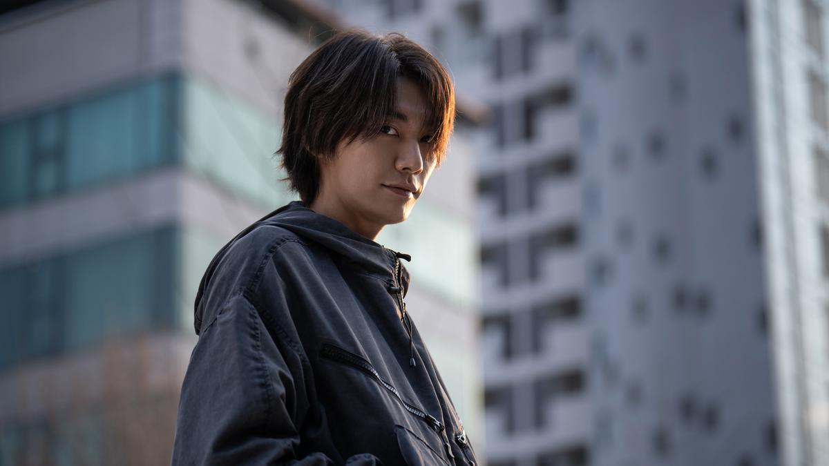Kim Young Kwang Ulas Makna Senpi di Drakor Trigger, Sutradara Tegaskan Bukan untuk Glorifikasi Kekerasan