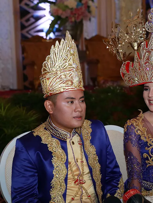 Akhir bulan Desember, pasangan ini melakukan bulan madu ke tanah suci sekalian menjalankan ibadah umrah. (Deki Prayoga/Bintang.com)