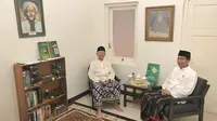 Jokowi dan Pimpinan Pesantren Tebuireng Gus Solah bertemu 4 mata di ruangan salat KH Hasyim Asy'ari. (Istimewa)
