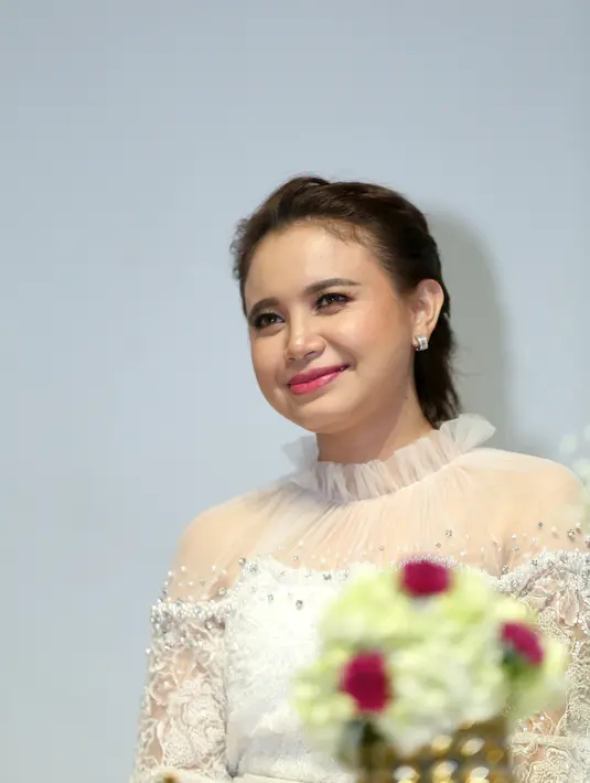 Penyanyi kelahiran Sumedang 39 tahun silam itu juga mengaku sebagai salah satu penyuka band yang digawangi oleh Piyu Cs tersebut. Begitu mendengar akan kembali, Rossa menyambut antusias. (Adrian Putra/Bintang.com)