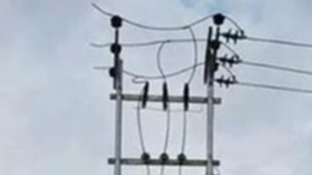 Viral Warga Harus Bayar Rp11 Juta untuk Pindahkan Tiang Listrik, Begini Aturan Sebenarnya