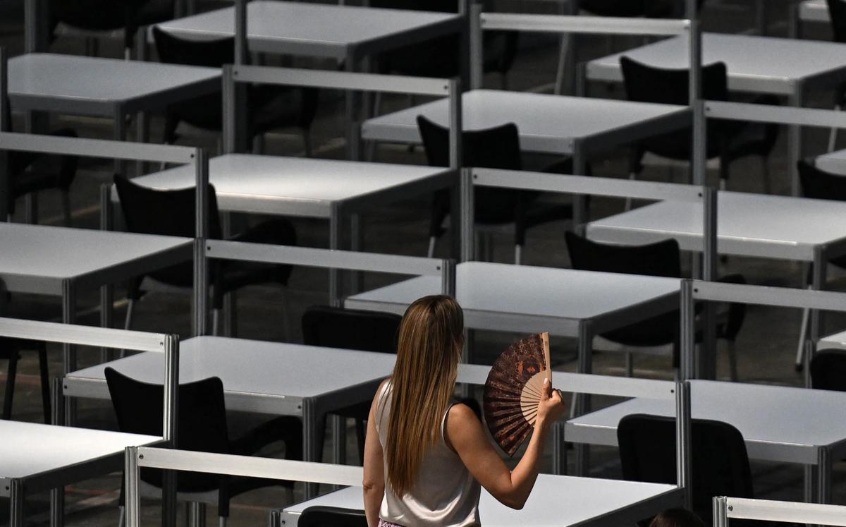FOTO: Gelombang Panas Ekstrem Iringi Ujian Masuk Universitas di Serbia