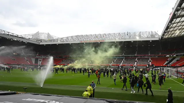 Suporter MU Jebol Old Trafford