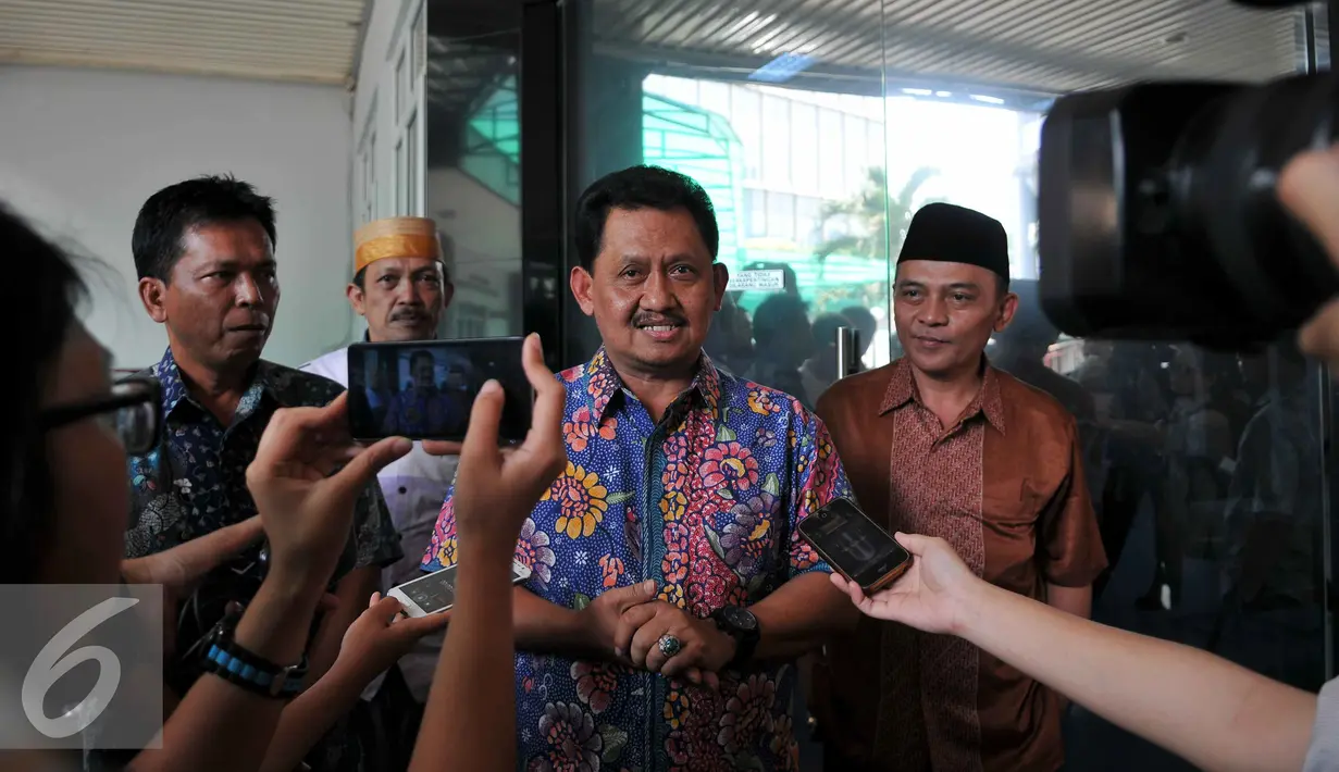 Kepala Kejaksaan Tinggi (Kajati) DKI Jakarta, Adi Toegarisman memberikan keterangan pers terkait kasus dwelling time atas tersangka Hendra sudjana alias mingkeng di Kejaksaan Tinggi DKI Jakarta, Jumat (25/9/15). (Liputan6.com/Gempur M Surya)
