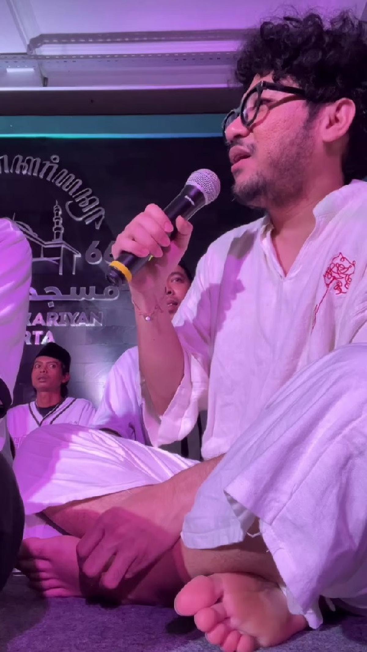 Momen Kunto Aji Ikut Selawatan di Masjid Jogokariyan Yogyakarta, Dipuji Suaranya Adem bak Ubin Masjid