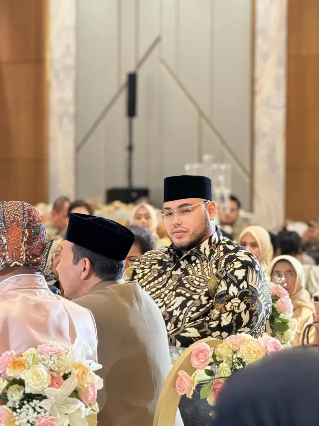 Potret Ivan Gunawan Jadi Saksi Nikah