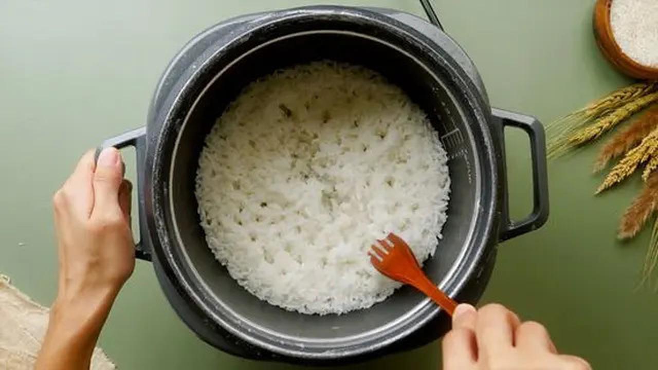 Trik Mengatasi Nasi Kering di Rice Cooker agar Kembali Pulen
