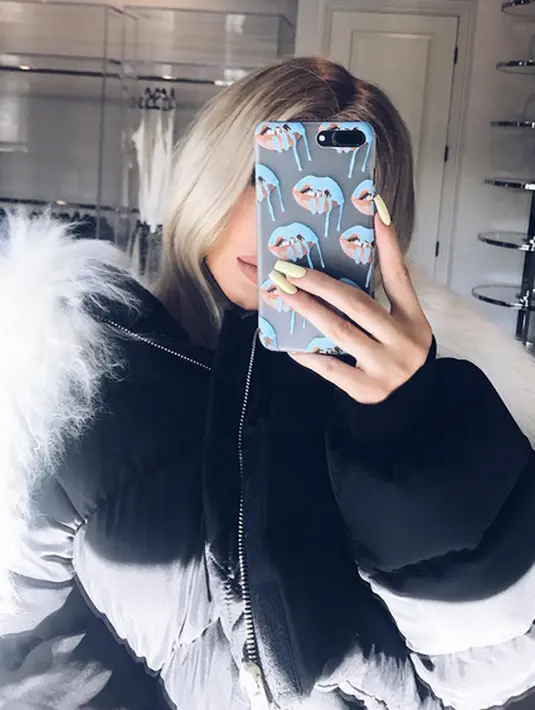 Seperti yang diwartakan Hollywoodlife.com, Kylie terinspirasi Beyonce dengan melakukan sesi foto kehamilan dan kemudian mengunggahnya ke publik sambil mengumumkan kehamilannya ke para pengemarnya. (Instagram/kyliejenner)