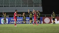 Timnas Indonesia U-17 tertinggal 0-5 dari Malaysia pada babak pertama laga terakhir Grup B Kualifikasi Piala Asia U-17 2023 di Stadion Pakansari, Bogor, Minggu (9/10/2022) malam WIB. (Bola.com/Ikhwan Yanuar Harun)