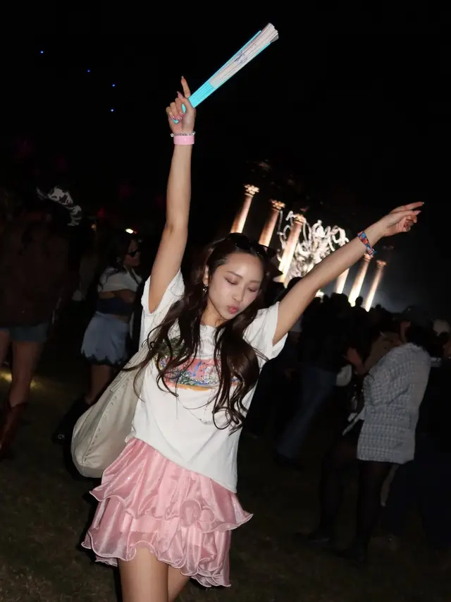 Dari Feminin sampai Edgy, Gaya Stylish Dita Karang Nonton Coachella 2026