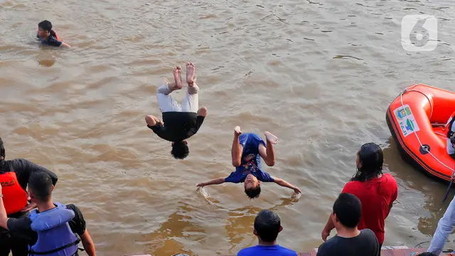 Tradisi Keramas di Sungai Cisadane Sambut Bulan Ramadhan