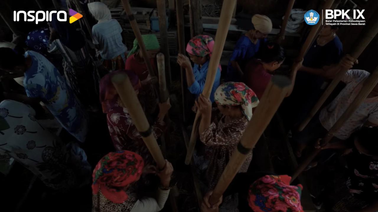 Kampung dengan tradisi pertanian leluhur Sunda