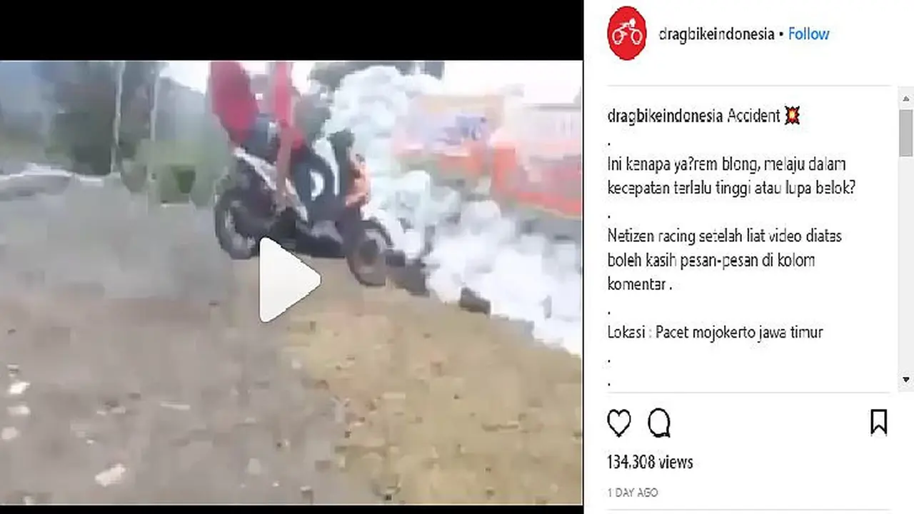 Skutik tabrak tumpukan karung (Foto: instaram)