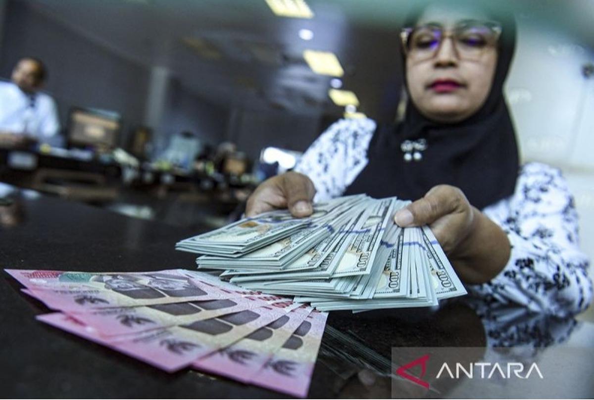 Rupiah Menguat 64 Poin, Tembus Rp16.384 per Dolar AS