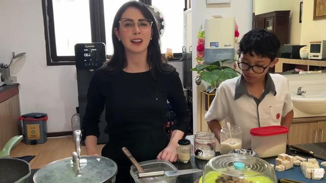 7 Potret Dapur Arumi Bachsin, Konsep Open Space-nya Bikin Suasana Makin Hangat