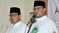 Calon Gubernur DKI, Anies Baswedan memberikan sambutan saat acara Deklarasi Dukungan Relawan MU Jakarta (RMJ) Untuk Anies - Sandi di Gedung Joeang 45, Jakarta Pusat, Selasa (21/3). Anies - Sandi menghadiri acara deklarasi RMJ. (Liputan6.com/Yoppy Renato)