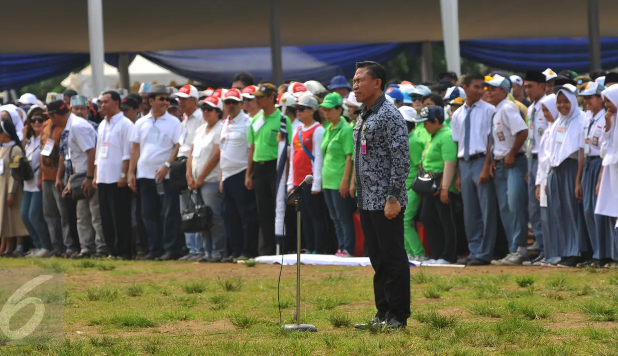 Peserta Apel Kebhinnekaan Lintas Iman Bela Negara terdiri dari beragam latar belakang, Lapangan Banteng, Jakarta, Minggu (17/1/2016). Kegiatan tersebut melibatkan umat dari berbagai lintas agama. (Liputan6.com/Faisal R Syam)