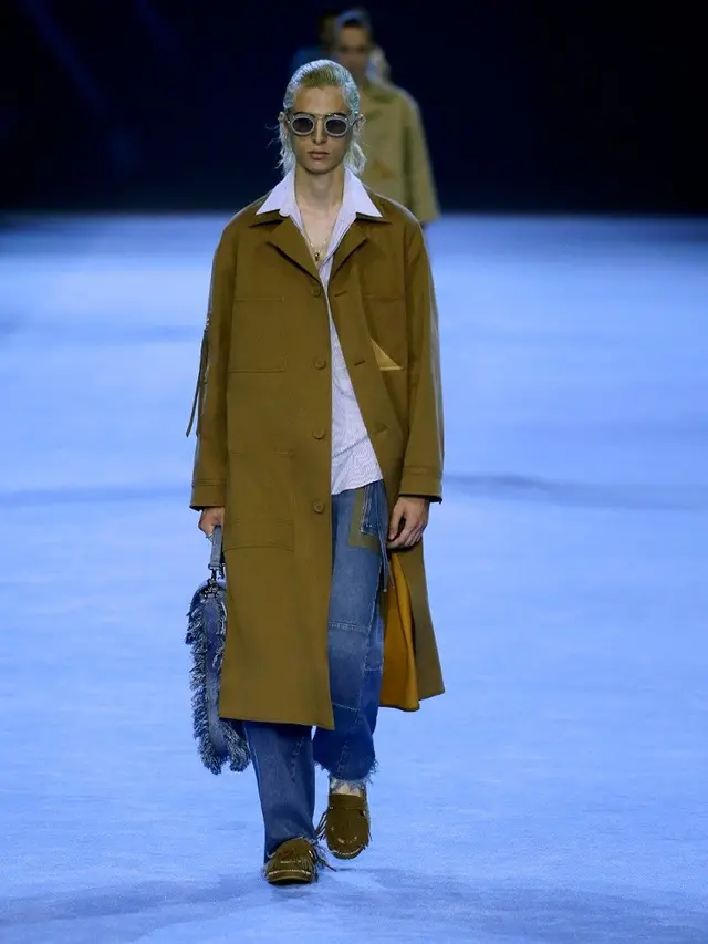Eksplorasi Gaya Kasual dan Formal Tanpa Batas dalam Koleksi FENDI Men's Spring/Summer 2023