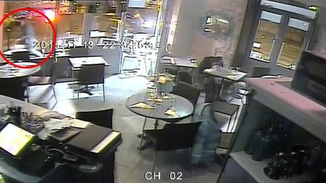 Wanita ini tak jadi ditembak sebab senjata pelaku Teror Paris macet