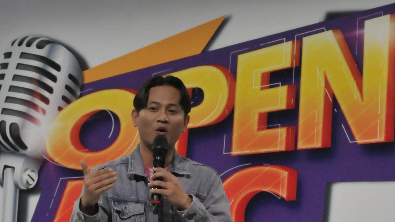 Lakon pertama adalah Bupati Trenggalek, Mochamad Nur Arifin. Bupati yang akrab disapa Gus Ipin itu membagikan pengalaman kocaknya selama menjabat di pemerintahan sebagai Wakil Bupati dan Bupati.