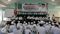 Suasana doa bersama untuk kesuksesan Muktamar NU ke-33, Jakarta, Kamis (30/7/2015). Muktamar tersebut akan digelar 1-5 Agustus 2015 di Jombang, Jatim.(Liputan6.com/JohanTallo)