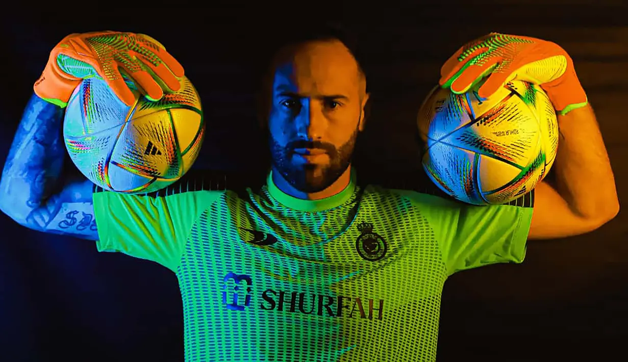 David Ospina. Kiper Kolombia berusia 34 tahun ini baru saja bergabung dengan Al-Nassr FC pada awal musim 2022/2023 setelah meninggalkan Napoli dengan status bebas transfer. Bersama Al-Nassr FC musim ini ia telah tampil dalam 8 laga dengan torehan 3 kali clean sheet. (Al-NassrFC)