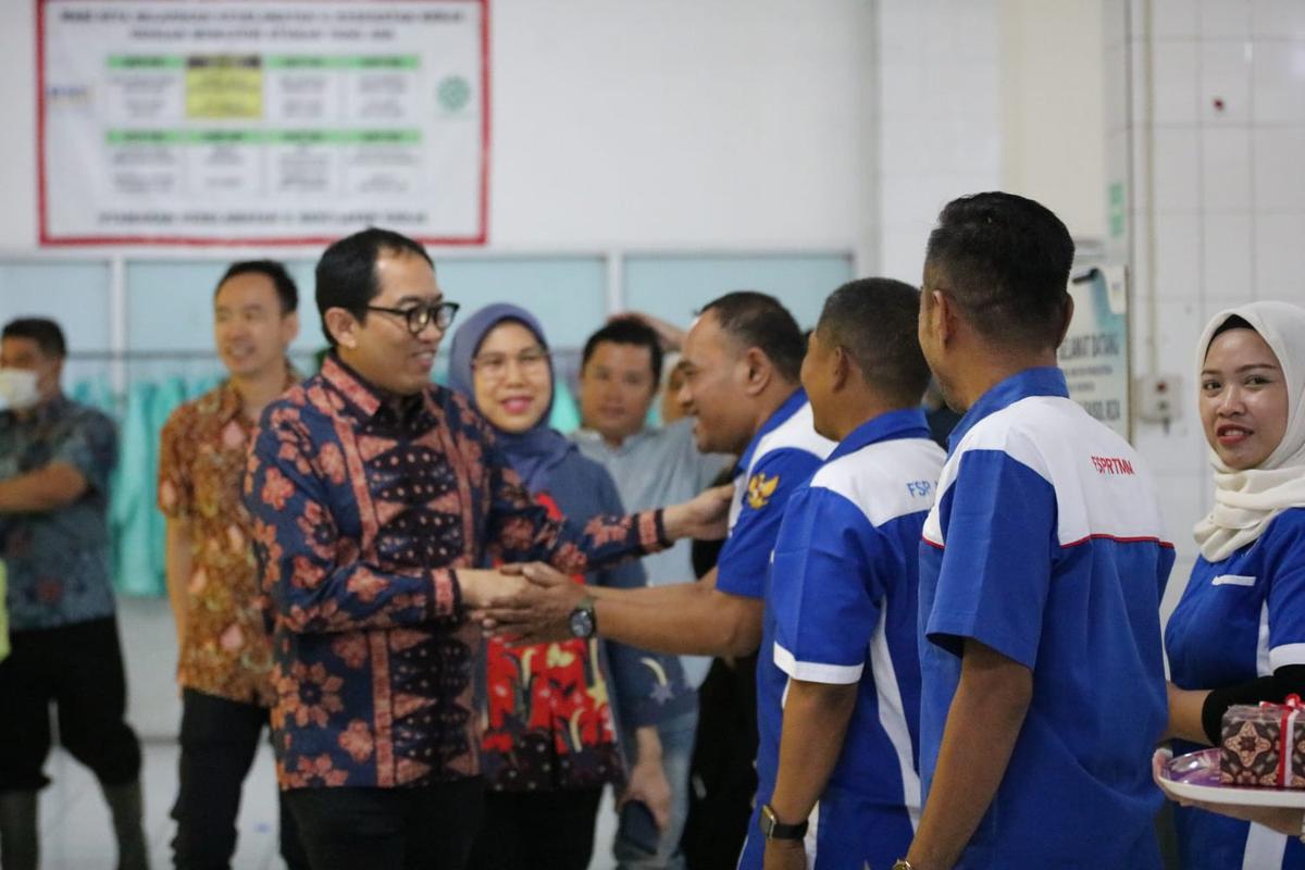 Wakil Menteri Perindustrian (Wamenperin), Faisol Riza saat meninjau fasilitas pengolahan milik PT Bumi Menara Internusa (BMI).
