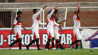 PS Mojokerto Putera memastikan tiket babak 16 besar Liga 2 setelah meraih satu poin di kandang PSBI Blitar, Sabtu (26/8/2017). (Bola.com/Robby Firly)