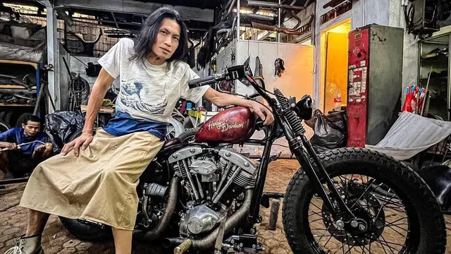 Bingky atau Ignatius Hendra adalah salah satu mature model asal Indonesia. (Dok: IG @bingky_bikerstation https://www.instagram.com/bingky_bikerstation?igsh=aHJhdXVnN3h5NHJh)