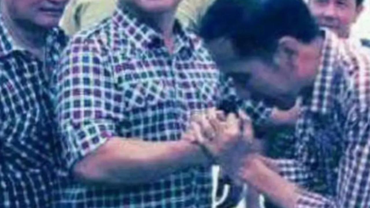 Beda 12 Tahun, Pose Jokowi Hingga Menunduk Salami Prabowo 2012