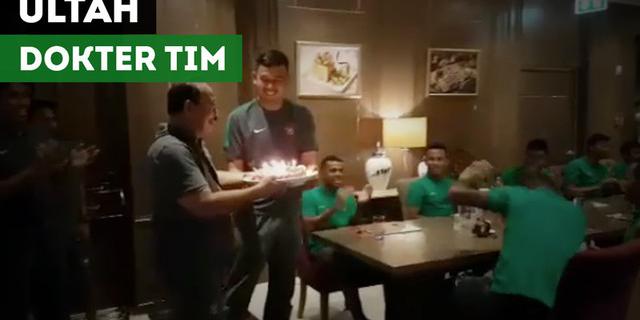 VIDEO: Gembiranya Timnas U-22 Saat Rayakan Ultah Dokter Tim
