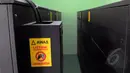 Penampakan uninterruptible power supply (UPS) di SMAN 57, Jakarta, Senin (2/3/2015). Diduga hampir semua sekolah di Jakarta menerima UPS senilai Rp 6 Miliar(Liputan6.com/Andrian M Tunay)
