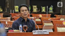 Direktur Tata Usaha Negara Kejaksaan Agung, Johanis Tanak mengikuti Uji Kelayakan dan Kepatutan (fit and proper test) Calon Pengganti Komisioner Komisi Pemberantasan Korupsi (KPK) di Ruang Rapat Komisi III DPR, Kompleks Parlemen, Senayan, Rabu (28/9/2022). Uji Kelayakan dan Kepatutan Calon Pengganti Komisioner KPK diikuti dua orang yakni Direktur Tata Usaha Negara Kejaksaan Agung, Johanis Tanak dan Auditor Badan Pemeriksa Keuangan (BPK), I Nyoman Wara yang akan menggantikan Lili Pintauli Siregar yang mengundurkan diri. (Liputan6.com/Angga Yuniar)