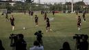 Suasana latihan persiapan jelang Kualifikasi Piala Asia 2026 yang berlangsung di lapangan latih Jakarta International Stadium (JIS), Jakrata Utara, Jumat (20/06/2025). (Bola.com/Bagaskara Lazuardi)
