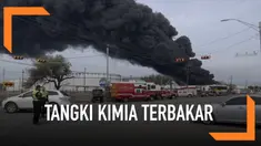 Kebakaran terjadi di terminal petrokimia Houston, Texas. Api besar terlihat karena lokasi kejadian penuh dengan bahan kimia.