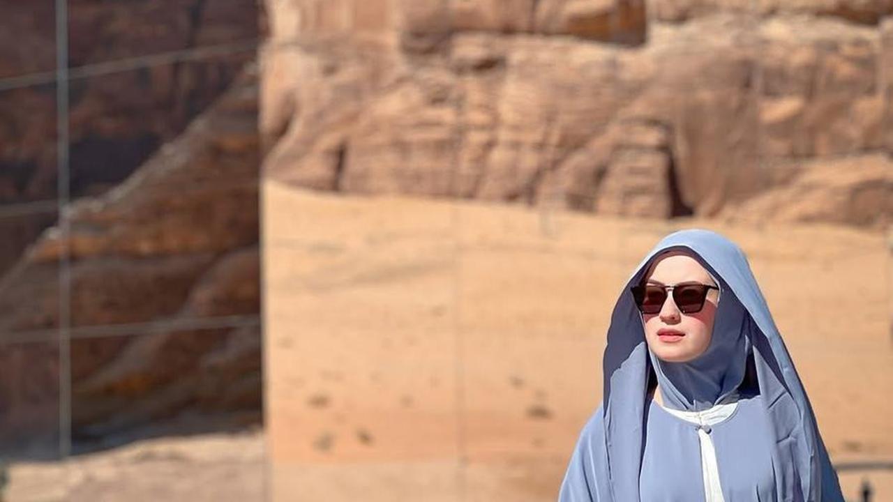 Potret Kimberly Ryder Ungkap Alasan Gagal Berangkat Haji Tahun Ini