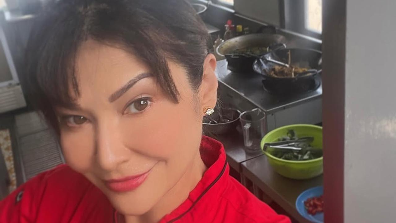 Bisnis Kuliner di Bali, Ini 7 Potret Tamara Bleszynski Turun Tangan Masak Sendiri