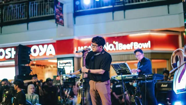 Juicy Luicy sempat manggung di Mall Ratu Indah, Makassar, baru-baru ini.