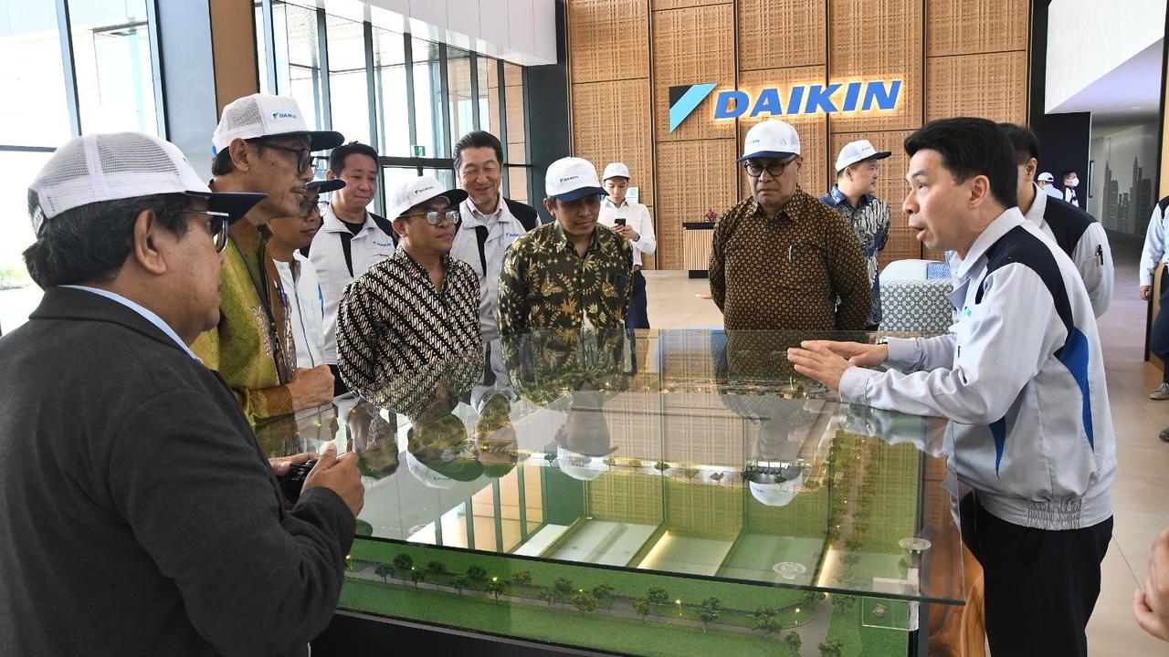 Kunjungan DKST ITB ke DAIKIN Indonesia