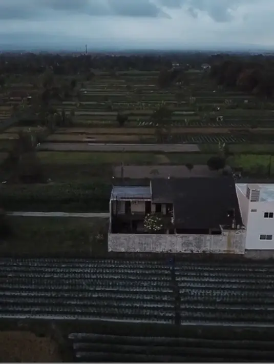 Rumah Cella Kotak (Instagram/cellanadalam)