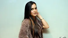 Artis Kia Poetri saat menghadiri gala premier film Garuda Superhero di XXI Epicentrum Kuningan Jakarta, Selasa (6/1/2015). (Liputan6.com/Panji Diksana)