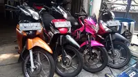 Deretan motor bekas di salah satu dealer yang terletak di kawasan Jakarta Barat.