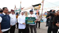 Gubernur Khofifah Temui Ratusan Nelayan di Banyuwangi, Salurkan Bantuan dan Dengarkan Aspirasi