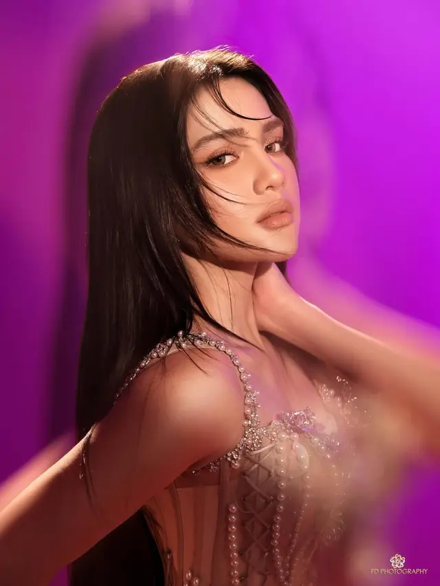 6 Pesona Paripurna Davina Karamoy Berbalut Gaun Full Mutiara, Tampil Glamor Bak Artis Hollywood