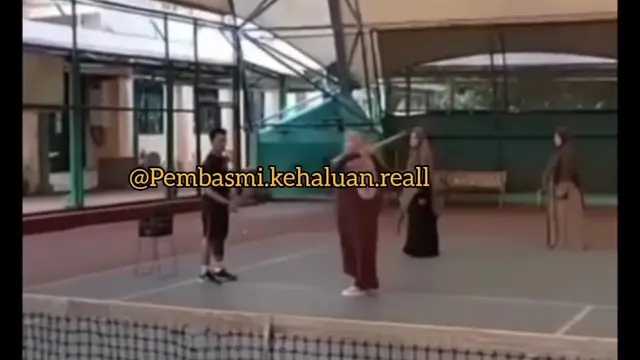 Natasha Rizky Main Tennis Pakai Gamis
