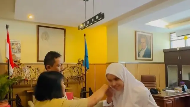 Potret Putri Ariani Lulus dari SMM Yogyakarta, Dapat Ucapan Selamat dari Para Guru