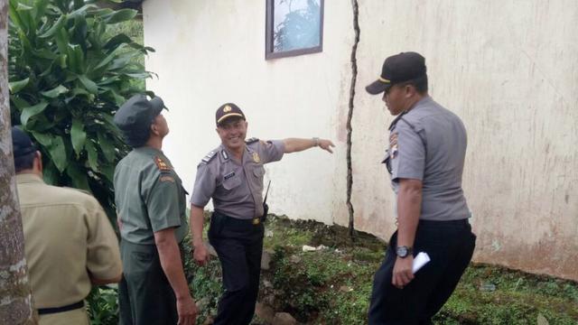 Gedung SD retak akibat gerakan tanah. (Foto: Liputan6.com/BPBD Purbalingga/Muhamad Ridlo)