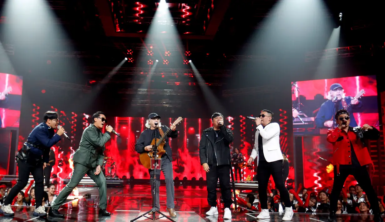 Mulai dari sang legenda, Iwan Fals hingga penyanyi muda, Bernadya serta bintang sinetron SCTV tampil memukau pemirsa setia SCTV. (Kapanlagi.com/Budy Santoso)