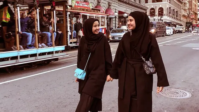 6 Potret Persahabatan Laudya Cynthia Bella dan Zaskia Sungkar, Bak Saudara Kandung