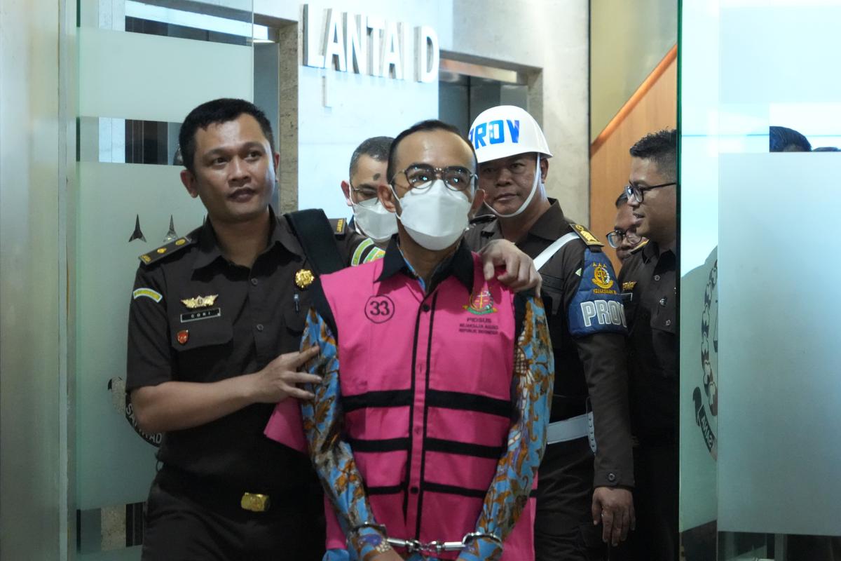 Tersangka kasus korupsi minyak mentah Pertamina